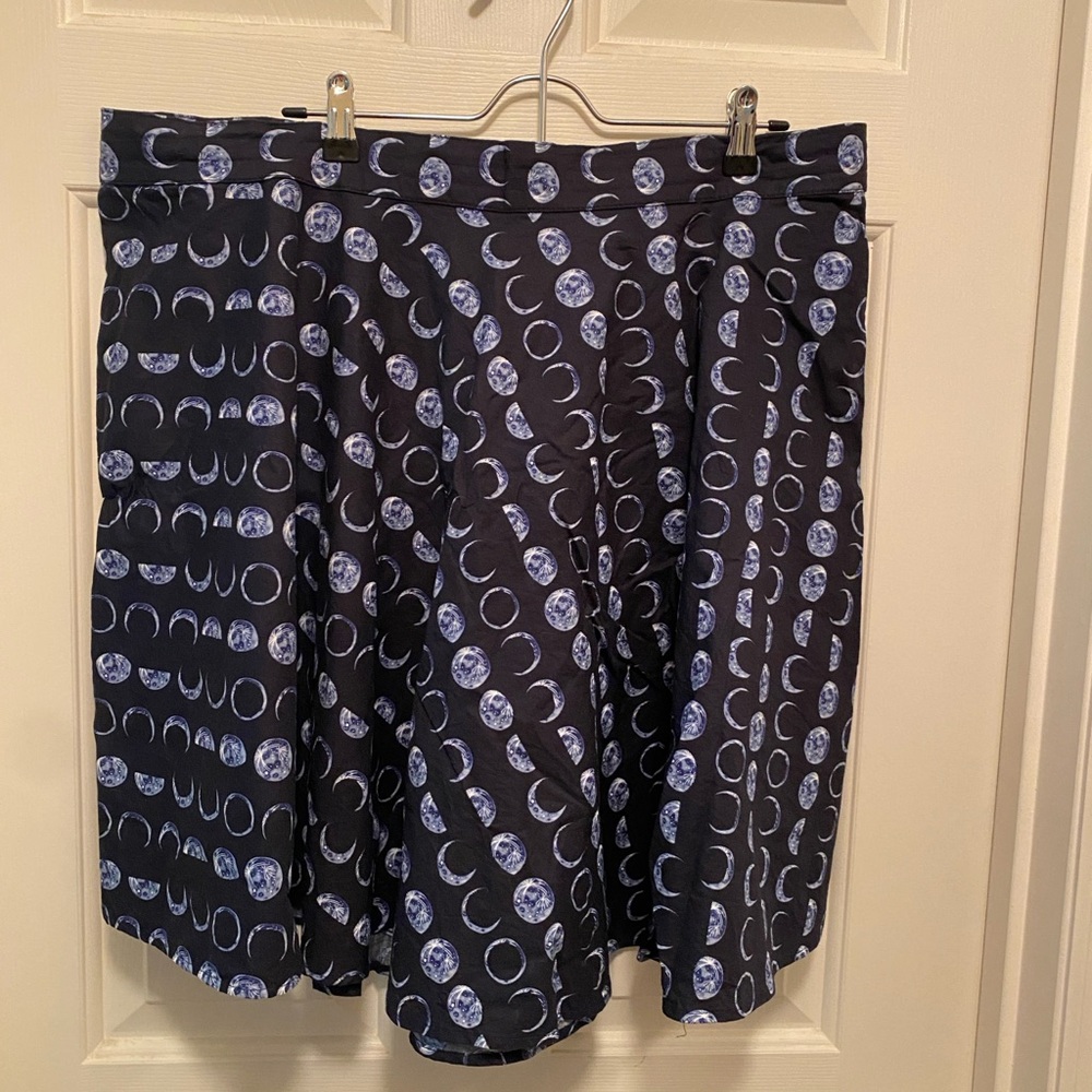 EUC 2X Retrolicious Black Phases of the Moon Print Skater Skirt